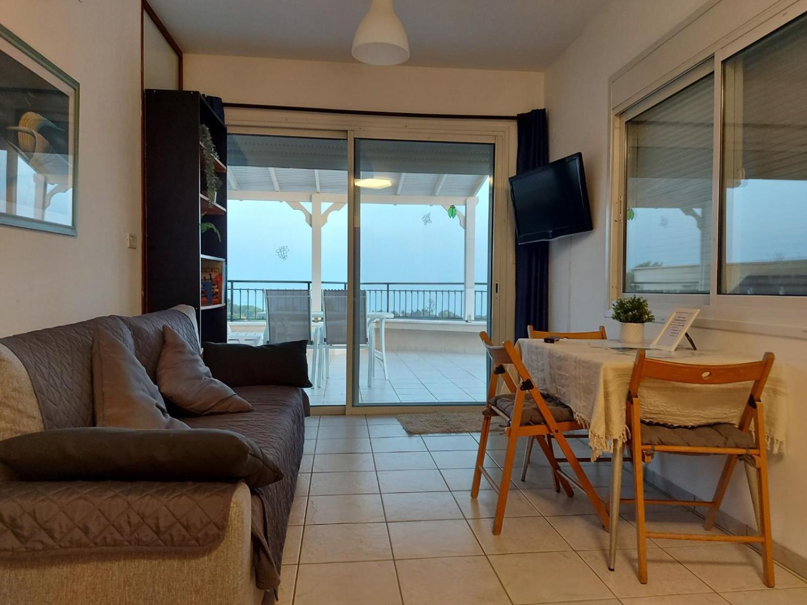 למרפסת La Balcona Apartment Chorazim Ruang foto