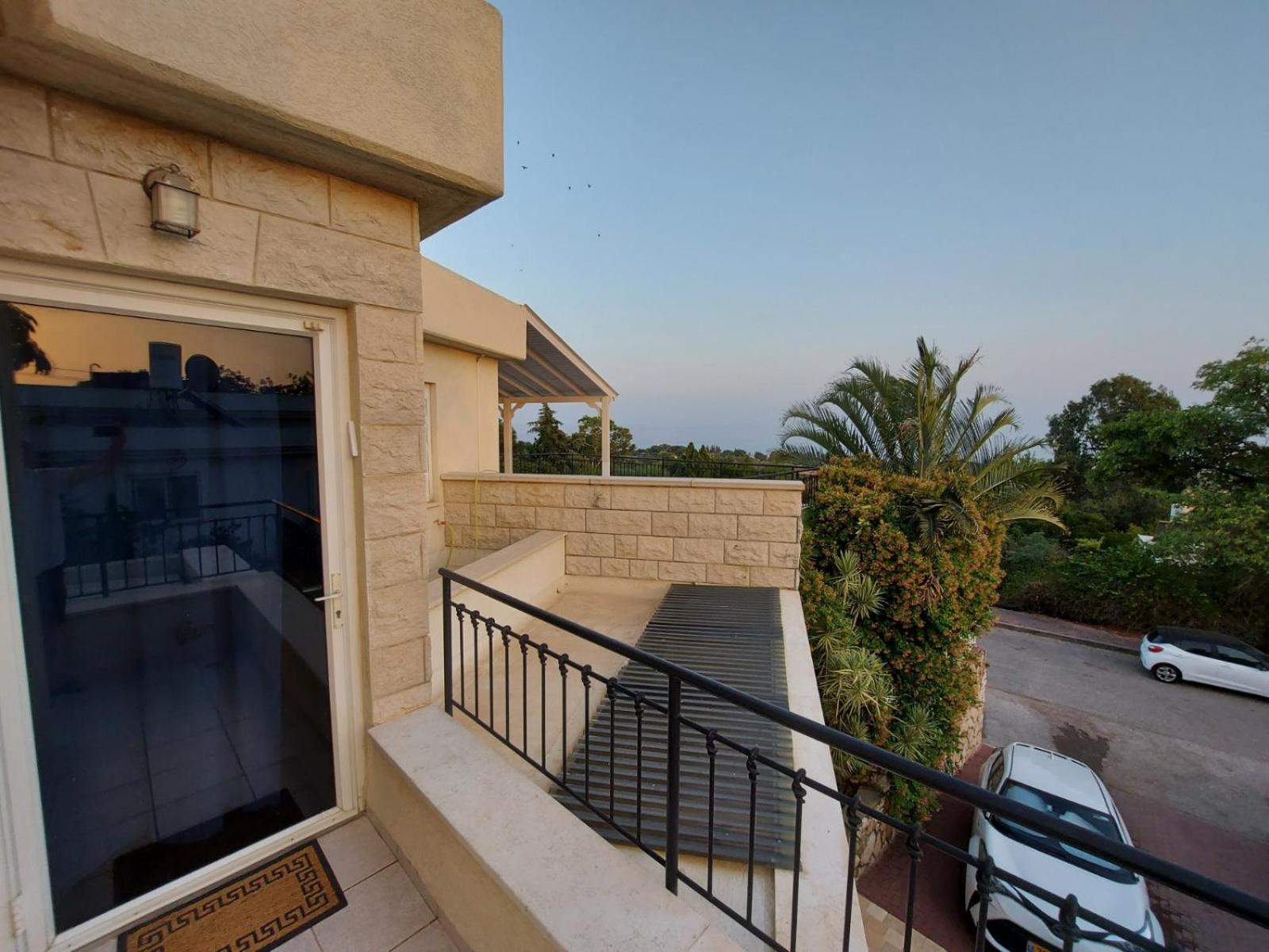 למרפסת La Balcona Apartment Chorazim Ruang foto